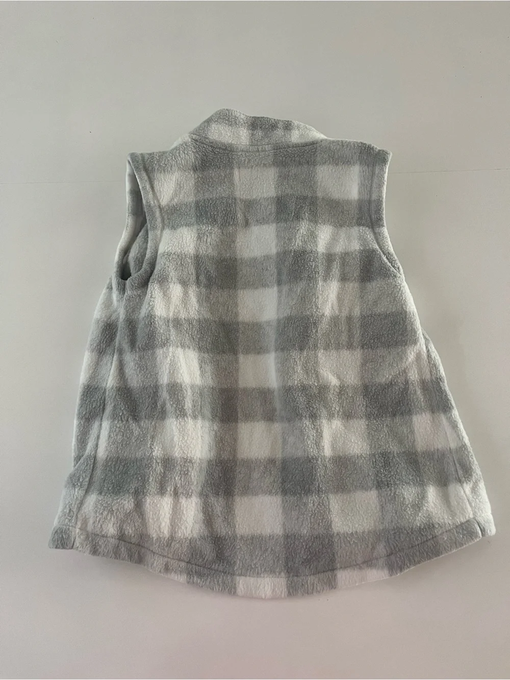Kids Old Navy Gray and White Plaid Fleece Vest Size 5T